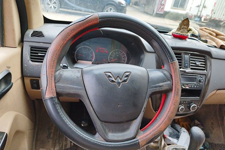 Used Wuling Rongguang 2014 1.5L S Standard Version