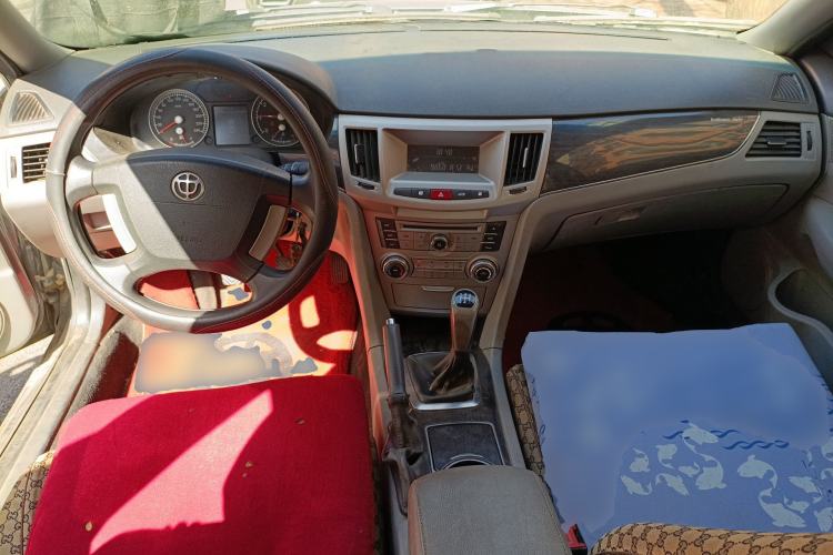 Used Brilliance Junjie 2011 1.6L Manual Economy Model Center Console