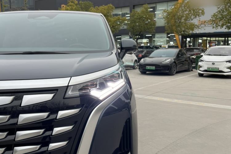 Used Denza D9 2022 DM-i 970 Four-Wheel Drive Prestige Model