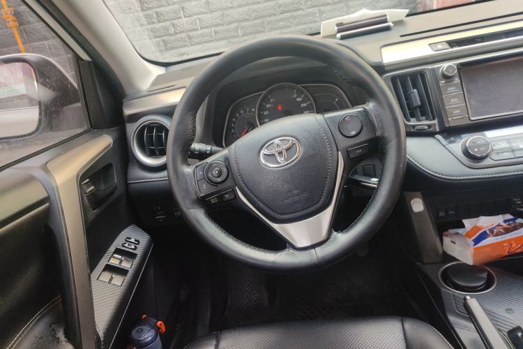 Used Toyota RAV4 2015 2.0L CVT Two-Wheel Drive Fashion Edition Steering Wheel