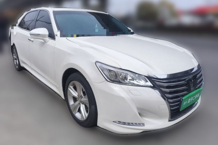Used Toyota Crown 2015 2.0T Fashion Edition Front Right 45 Deg