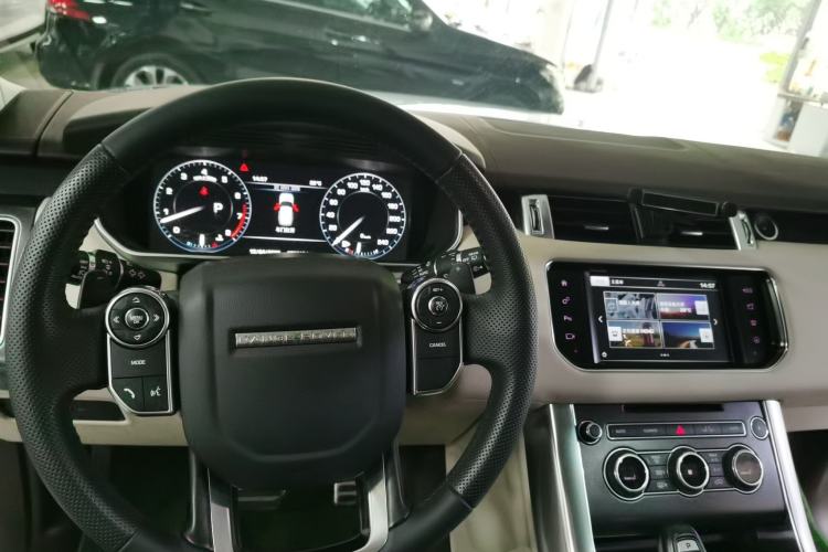 Used Land Rover Range Sport 2016 3.0 SC V6 HSE DYNAMIC Center Console