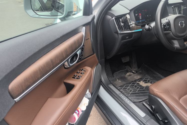 Used Volvo V90 2024 Cross Country B5 AWD Smart Range Edition Driver Seat