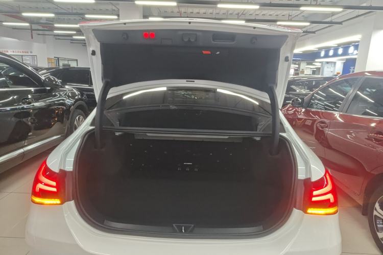 Used Mercedes-Benz A-Class 2022 Revised Version A 200 L Sport Sedan Fashionable Style