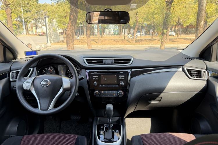 Used Nissan Qashqai 2017 2.0L CVT Elite Edition China V Standard Interior 3