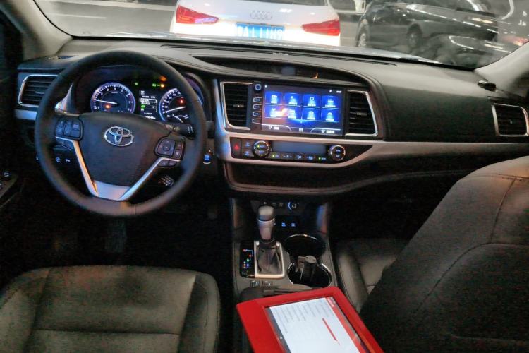 Used Toyota Highlander 2018 2.0T Four-Wheel Drive Luxury Version 7 Seats China VI Standard Center Console