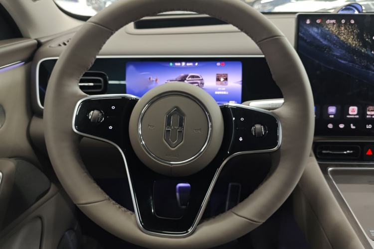 Used Hima AITO M7 2026 Model Range-Extending Ultra All-Wheel Drive 6-Seater Version Steering Wheel