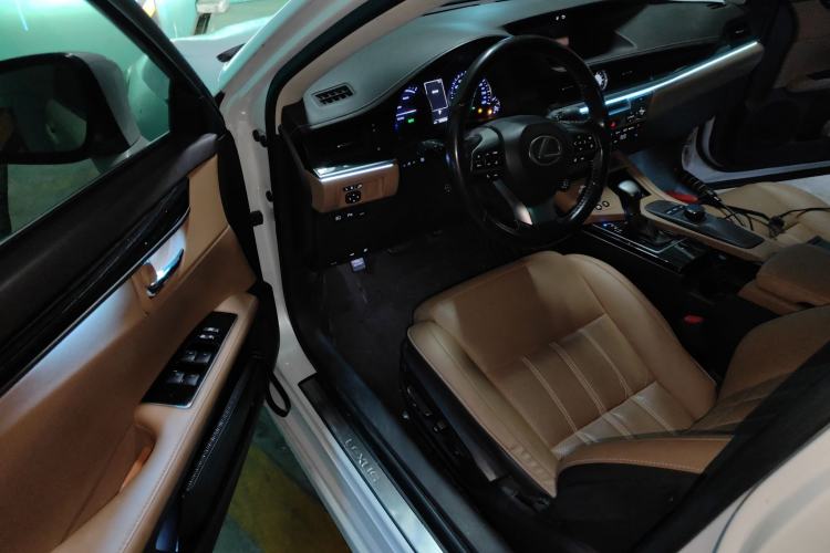 Used Lexus ES 2015 300h Comfort Edition