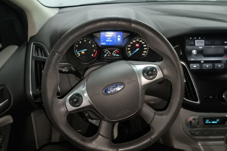 Used Ford Focus 2012 Sedan 2.0L Automatic Flagship Model Steering Wheel