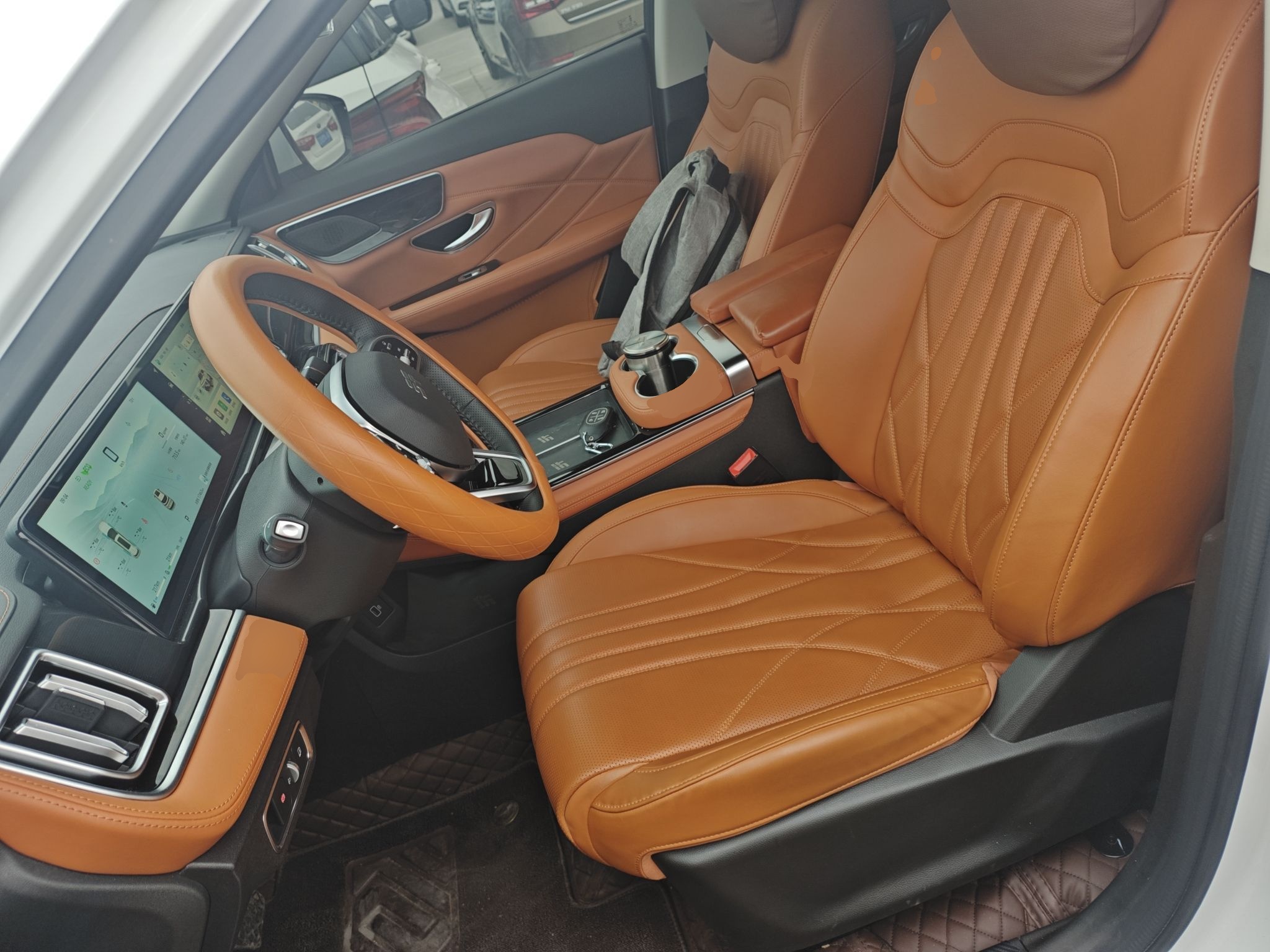 المقاعد الأمامية داخل السيارة