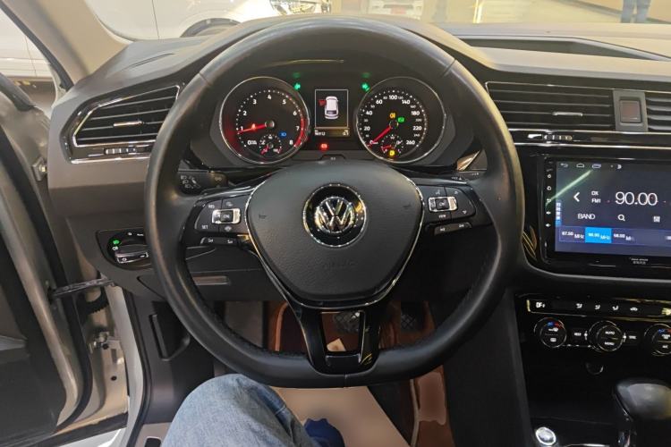 Used Volkswagen Tiguan L 2019 330TSI Automatic Two-Wheel Drive Panoramic Comfort Edition China V Standard
