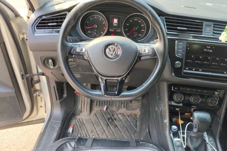 Used Volkswagen Tiguan L 2017 330TSI Automatic Two-Wheel Drive Comfort Edition Steering Wheel