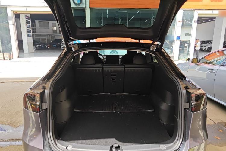 Used Tesla Model Y 2023 Rear-Wheel-Drive Version Trunk