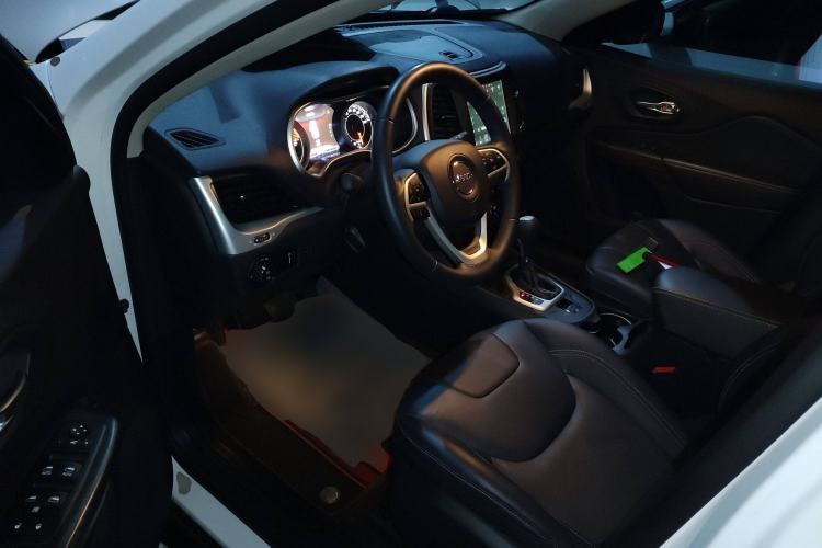 Used Jeep Cherokee 2020 2.0L Two-Wheel Drive Classic Sports Edition