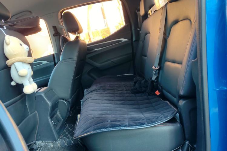 Used SAIC MAXUS T60 2017 2.0T Gasoline Automatic Two-Wheel Drive High-Ride Comfort-Grade Standard Cabin
