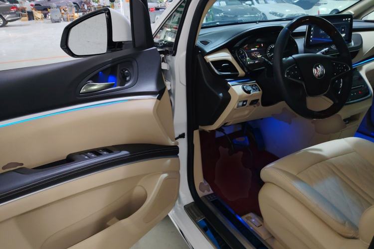 Used Buick GL8 2023 Facelifted Land Cruiser Executive Luxury Version
