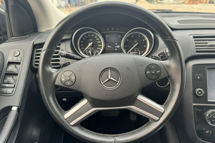 Used Mercedes-Benz R-Class 2017 R 320 4MATIC Business Edition Prestige Model Steering Wheel