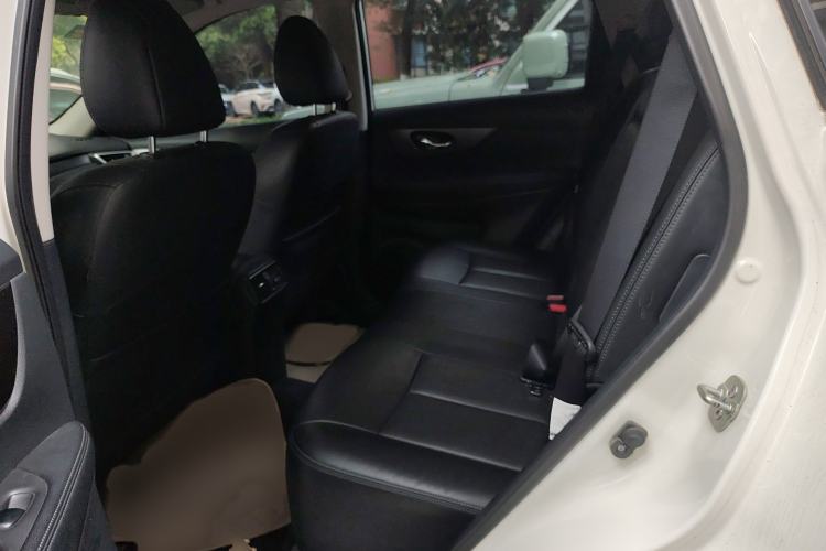 Used Nissan X-Trail 2014 2.0L CVT Comfort Edition 2WD Interior 4