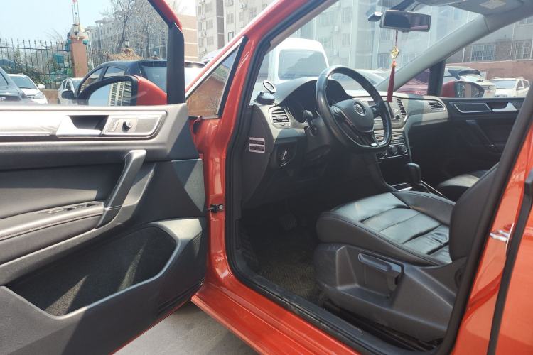 Used Volkswagen Golf Sportsvan 2016 230TSI Automatic Luxury Version Driver Seat