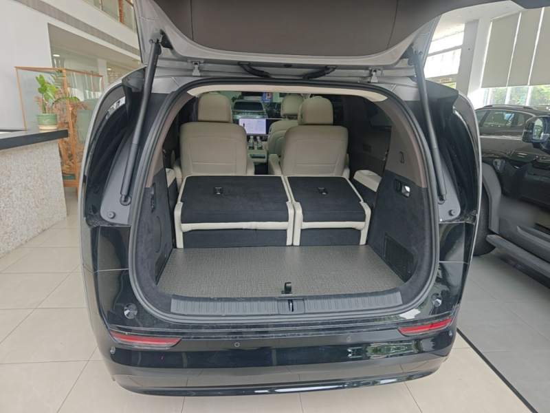 Used Li Auto MEGA 2024 Ultra Model — 18