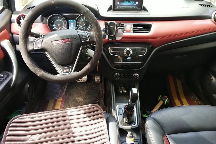 Used Haval H1 2015 1.5L AMT Luxury Model Center Console