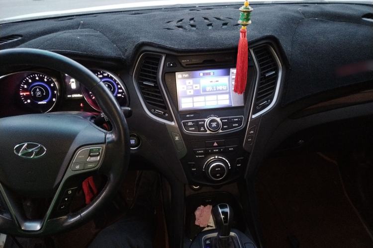 Used Hyundai Santa Fe 2015 2.0T Automatic Two-Wheel Drive Smart Version 5 Seats