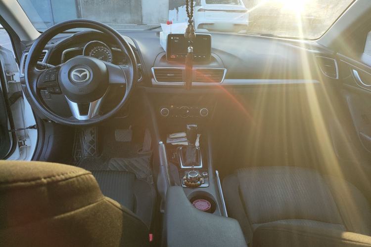 Used Mazda 3 Axela 2014 Sedan 1.5L Automatic Luxury Model