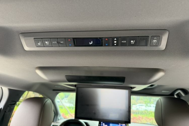 Used Toyota SIENNA 2023 2.5L Hybrid Platinum Edition