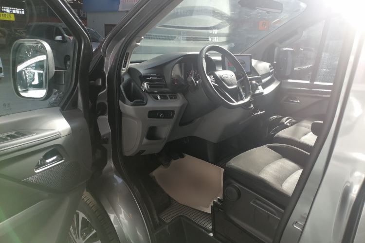 Used Iveco Fidato 2023 C30 Passenger Van 2.0T 93kW Manual Transmission Xingtu Edition Low Roof
