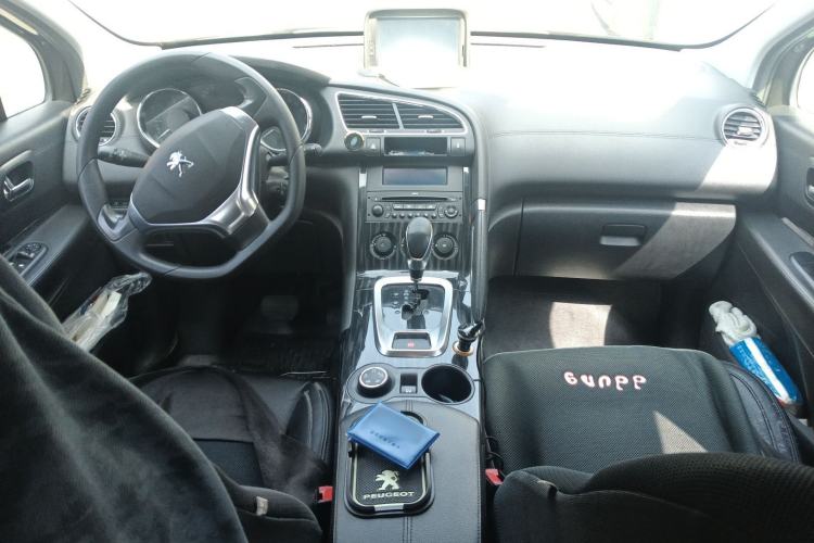 Used Peugeot 3008 2015 1.6THP Automatic Classic Edition Center Console