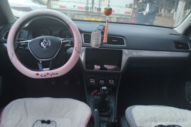 Used Volkswagen Lavida 2015 1.6L Manual Fashion Edition Center Console