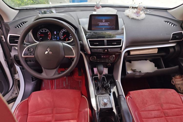 Used Mitsubishi Eclipse Cross 2019 1.5T CVT Two-Wheel Drive Fearless Edition China VI Standard Center Console