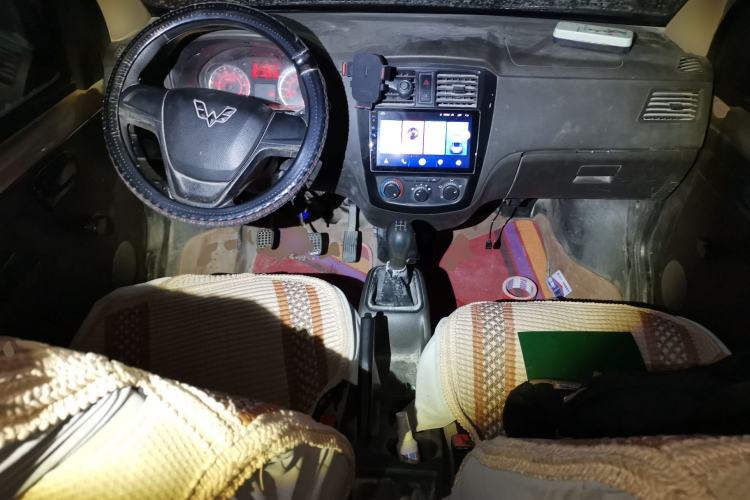 Used Wuling Rongguang S 2021 1.2L Base Model 7-Seater LSI Center Console