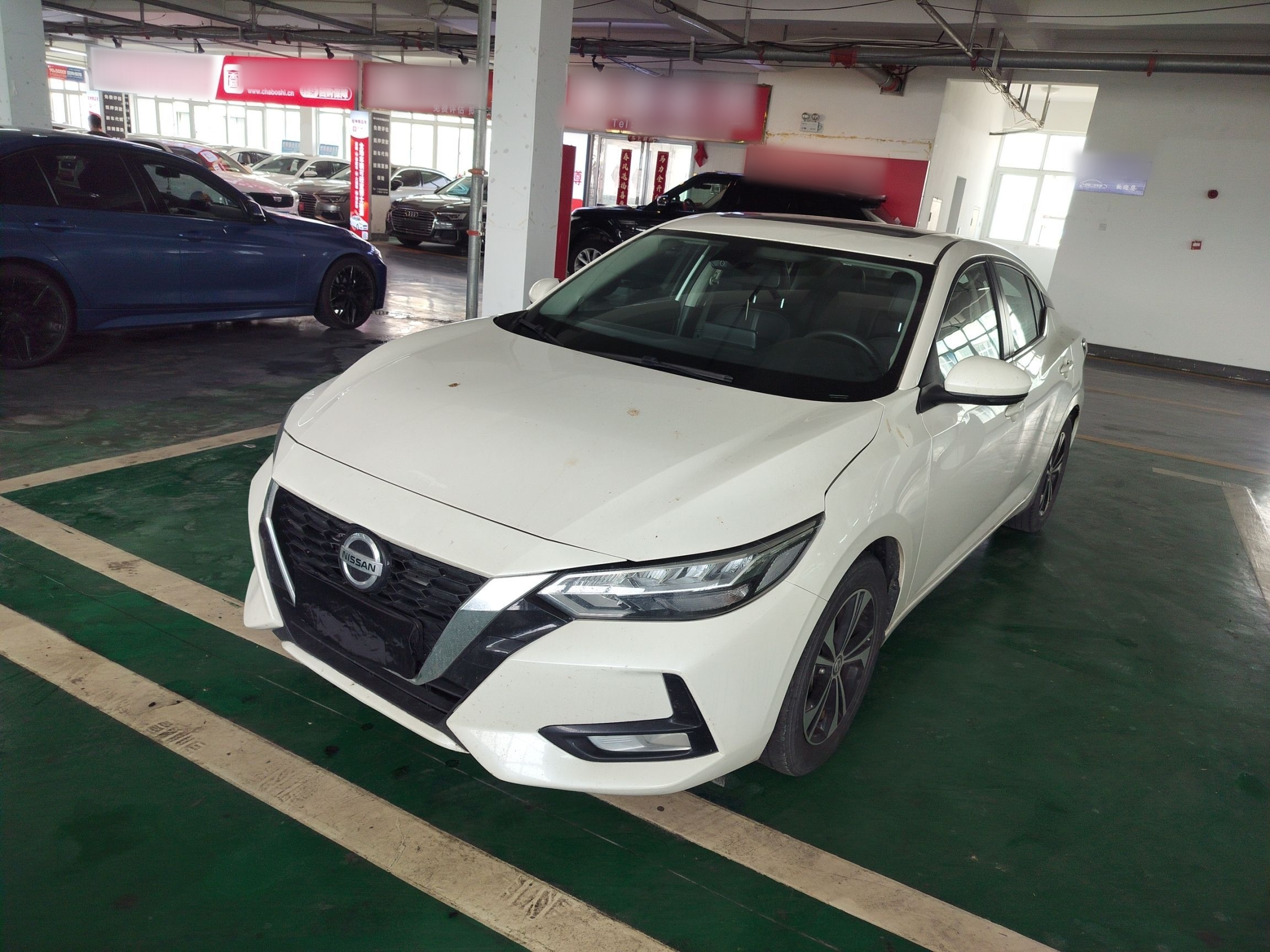 تحت مقدمة السيارة