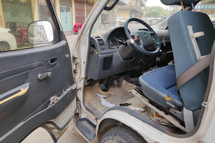 Used Foton Scenic 2014 2.5T Express Standard Long-Wheelbase High-Roof Version with 4J25TC Powertrain