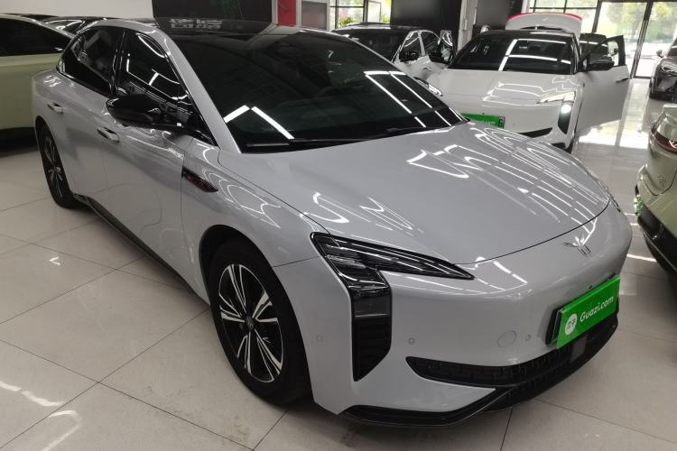 Used Hongqi EH7 2024 690 Pro Front Right 45 Deg