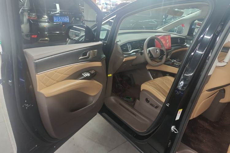 Used Denza D9 2022 DM-i 1040 Prestige Model