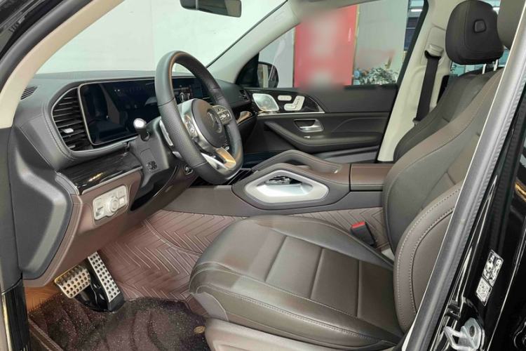 Used Mercedes-Benz GLS 2023 Second Facelift GLS 450 4MATIC Stylish Version Interior 2