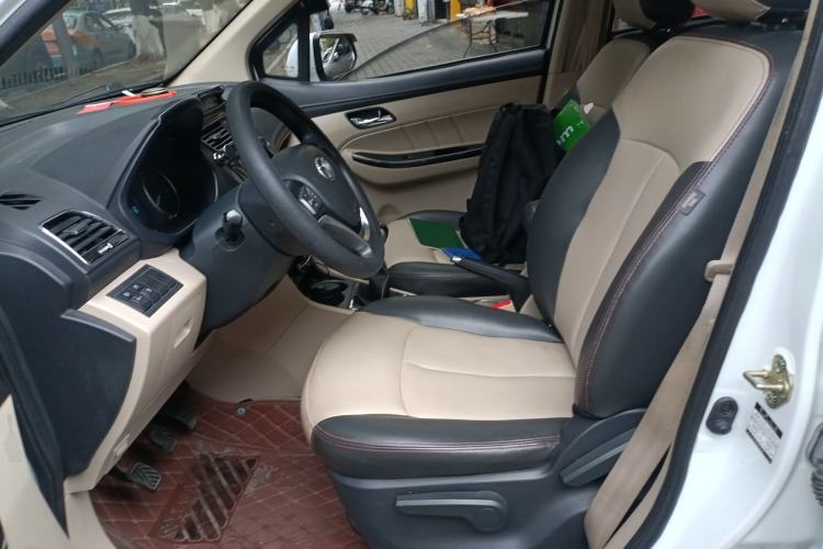 Used FAW Yingzhi 737 2015 1.5L Manual Deluxe Navigation Version
