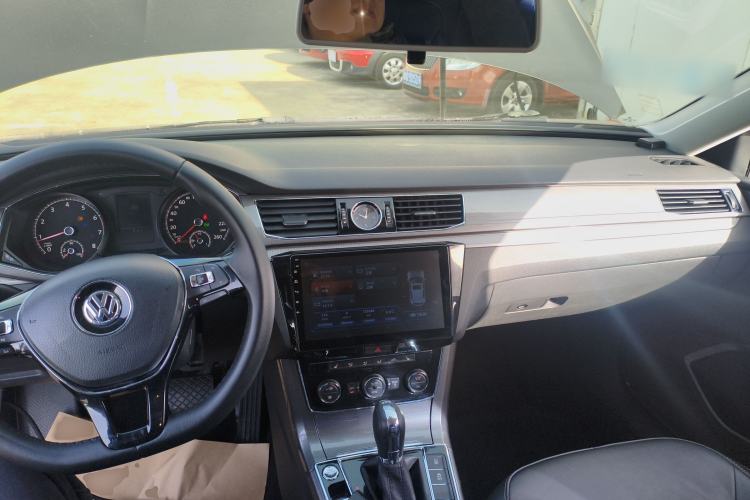 Used Volkswagen Passat 2017 330TSI DSG Luxury Edition
