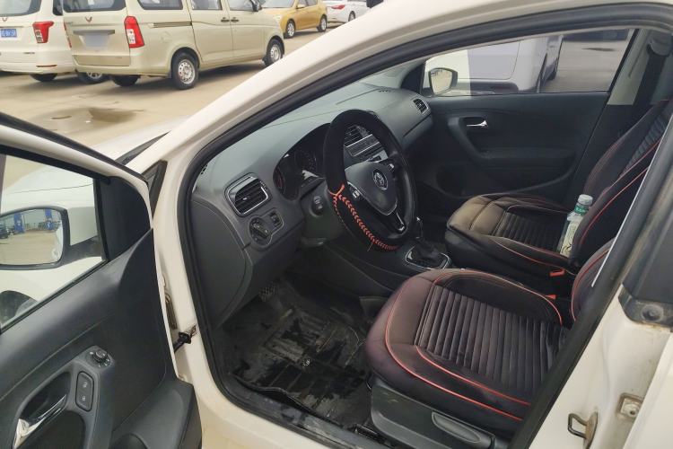 Used Volkswagen Polo 2016 1.6L Automatic Comfort Model
