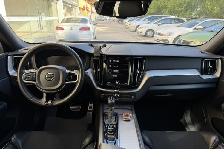 Used Volvo XC60 2018 T5 4x4 Smart & Sporty Edition
