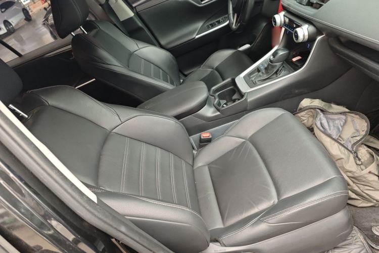 Used Toyota Wildlander 2022 2.0L CVT 4x4 Luxury PLUS Edition Right Front Seat