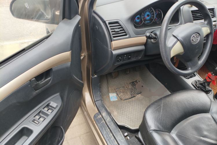 Used FAW Weizhi V5 2013 1.5L Manual Elite Model China IV Standard