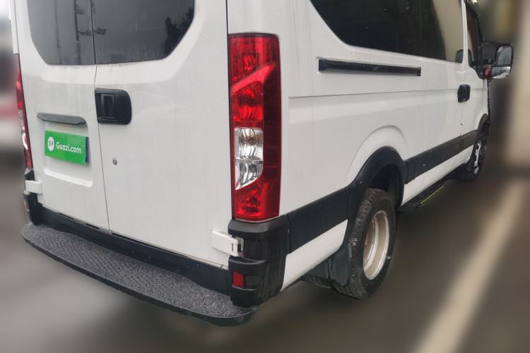 Used Iveco Eurocargo 2021 2.0T Manual Super Rui Long Wheelbase Short Overhang High Roof Side-Sliding Door F1A
