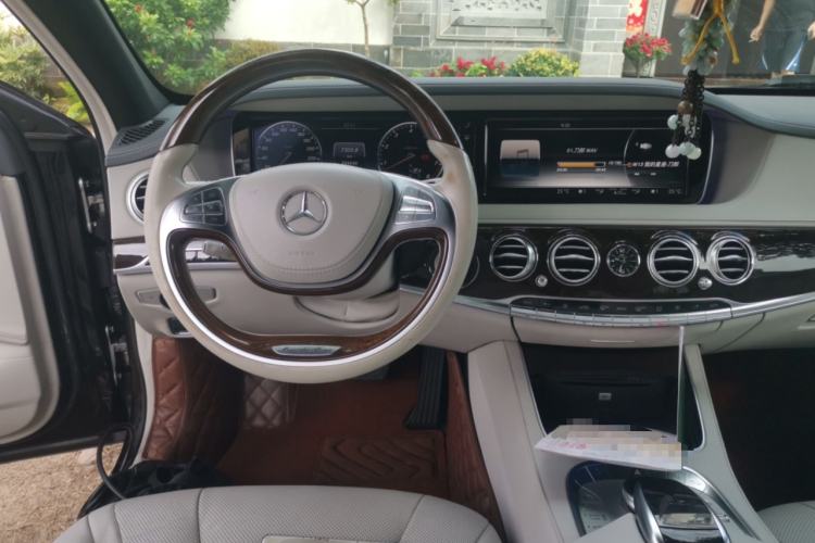 Used Mercedes-Benz Maybach S-Class 2015 S 400 4MATIC Center Console