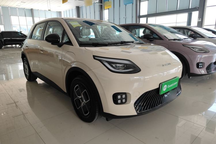 Used AION UT 2025 330 Starlight Edition Front Right 45 Deg