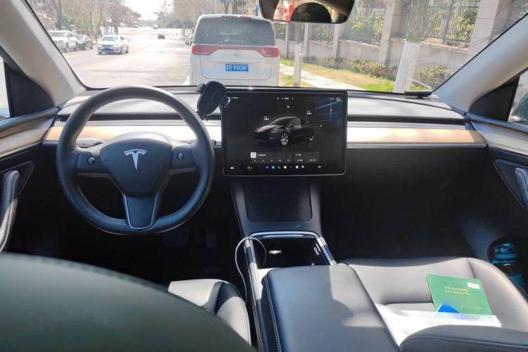 Used Tesla Model Y 2022 Rear-Wheel-Drive Version Center Console