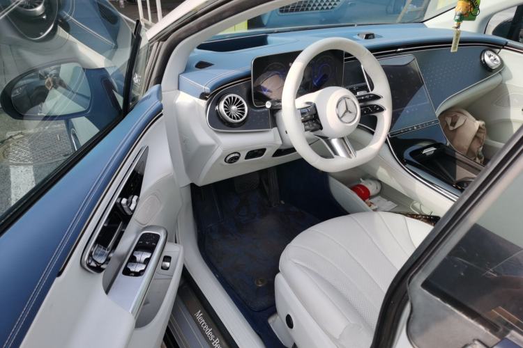 Used Mercedes-Benz EQE 2022 350 Luxury Edition Driver Seat