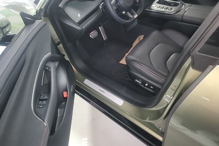 Used Xiaomi Auto SU7 2024 Four-Wheel Drive Ultra-Long Range Advanced Intelligent Driving Max Edition